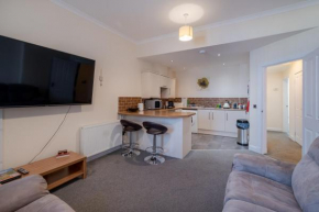 Spacious 2-Bedroom Condo With Free Parking On Site